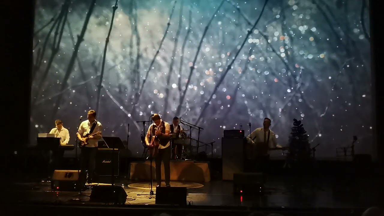 группа Ирония Судьбы "Земляника", "Красно-жёлтые дни", "Амазонка" 23.12.2022 смотреть онлайн