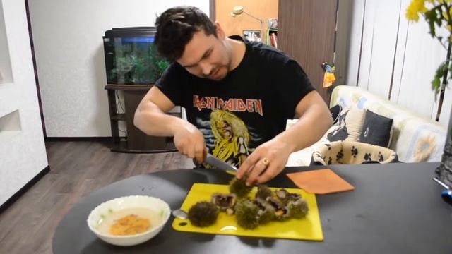 ВПЕРВЫЕ ПРОБУЕМ МОРСКОГО ЕЖА смотреть онлайн