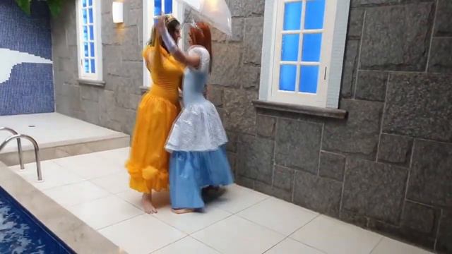 BRUNA RED E MARINA SANCHES EM PRINCESAS