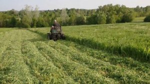 Роторная косилка для минитрактора в работе