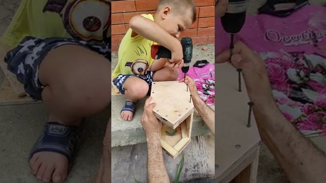 делаем скворечник #скворечник #поделки #домик #дляптиц #своимируками #миртрудмай смотреть онлайн