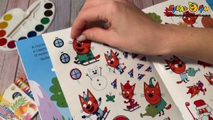 Книга с наклейками Три кота Развивающие наклейки Время года