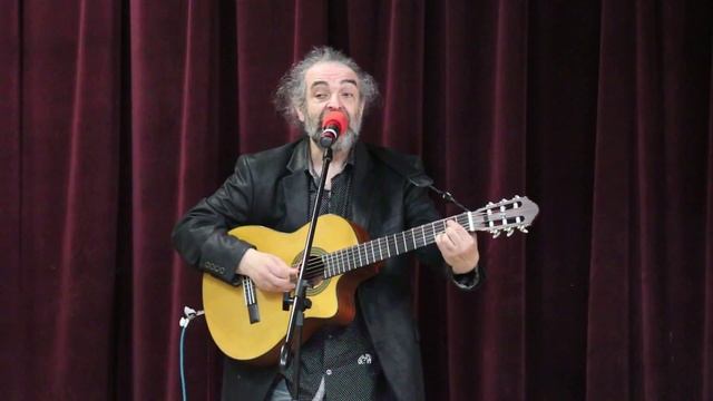 Семён Чудновский исполняет песню "Ничего не понимаю" смотреть онлайн