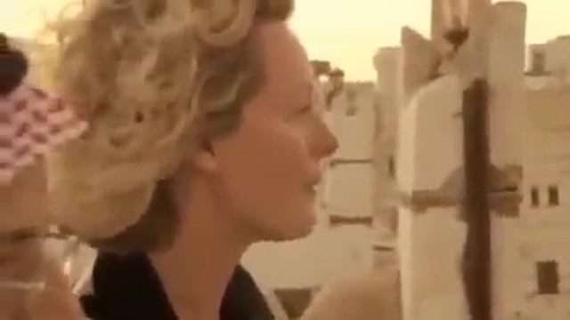 Американка в первый раз услышав Азан смотреть онлайн