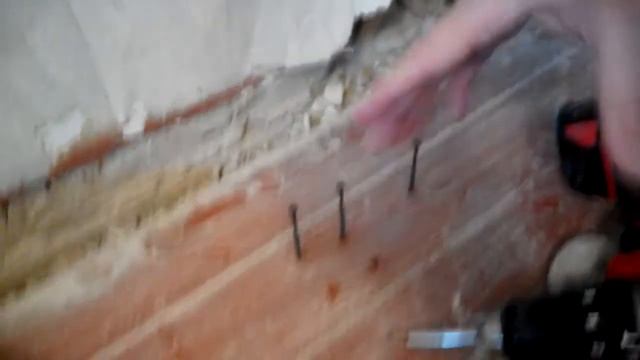 Простой способ найти лагу на полу смотреть онлайн