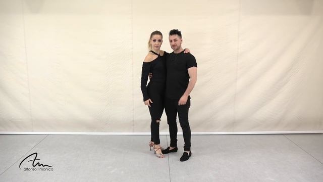 3. Pasos básicos de BACHATA #3 | Como bailar bachata | Aprende a bailar con Alfonso y Mónica смотреть онлайн
