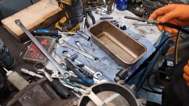 Mercedes-Benz 280 SLC 1980r bosch k-jetronic fuel injector cleaning смотреть онлайн