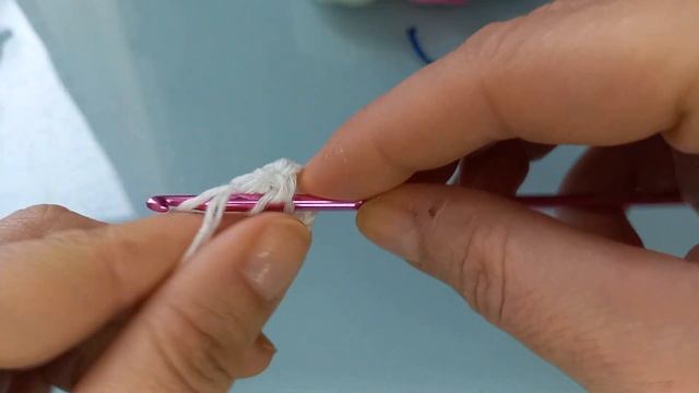 уроки вязания крючком для детей. самый простой цветочек крючком. смотреть онлайн