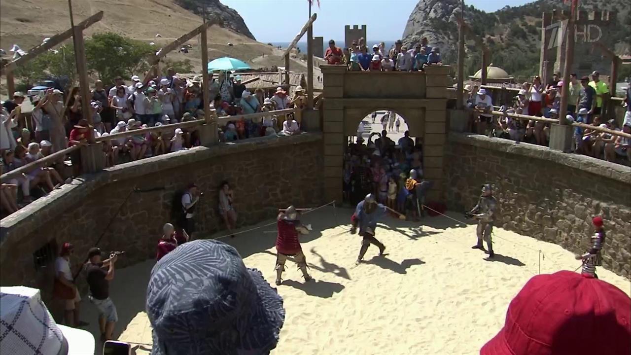 В Судаке проходит традиционный исторический фестиваль "Генуэзский шлем"