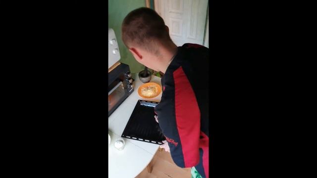 Запеченый перец с курочкой,ананасами,хрустящим арахисом и волшебной корочкой из сыра.