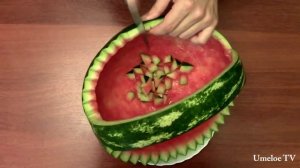 Фруктовая корзина из арбуза.