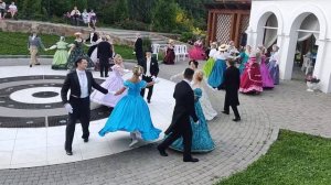 Кадриль Лансье, фигура 3. Танцевальный вечер в Патриаршем саду во Владимире 06.08.2023. Assemblés