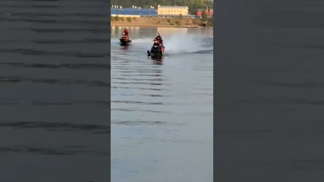 Снегоход едет по воде?#snowmobile on water#скорость#топ