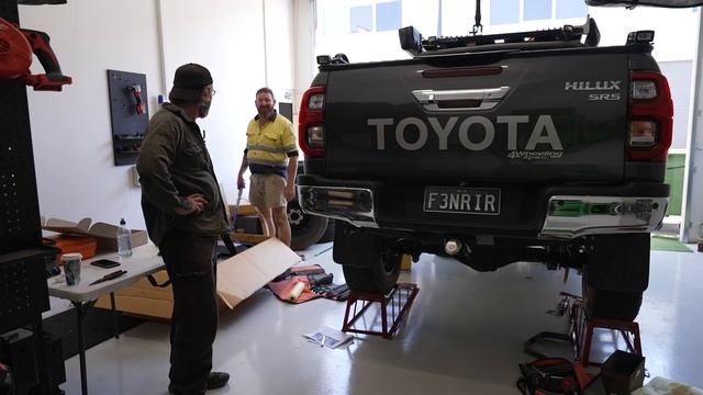 2021 Toyota Hilux, ENGINE PROTECTION смотреть онлайн