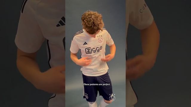 Ajax players reacting first to their new away jersey ?