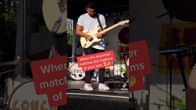 He picked up the rhythm so quickly 🥁 #guitar #fender #guitarsolo #band #rockstar смотреть онлайн