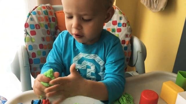 Кинетический песок. Сюрпризы в кинетическом песке, детские машинки. Kinetic Sand. Счёт от 0 до 10.