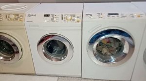 Toy wash race: Miele softtronic W477 VS Miele softtronic W4146