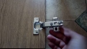 Замена и регулировка мебельных петель /  Cabinet hinge replacement & door adjustment