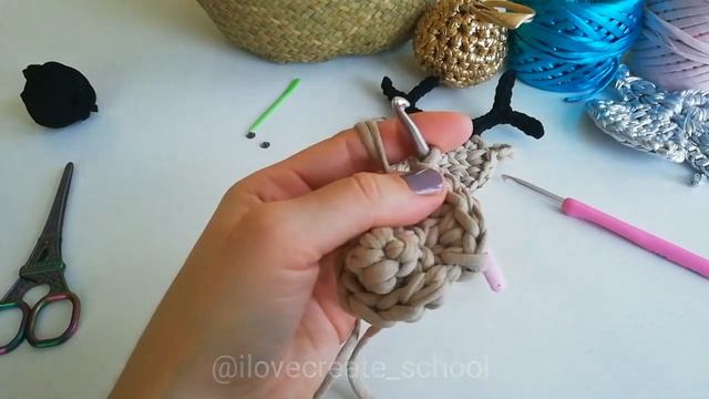 Олень крючком из трикотажной пряжи