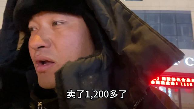 摆摊卖水果，上半场这货卖的奇怪，下半场扭转局面，回家喝酒
