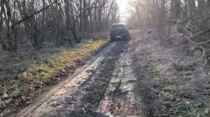 Нива тревел едет в КРУТУЮ ГОРУ по СКОЛЬЗКОЙ ГРЯЗИ #нива #niva #ниватревел #travel #offroad