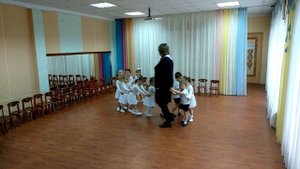 Кружок "Весёлые ножки", млд. гр. Муз приветствие, "Ножками затопали" Дет. сад "Алёнка" Гурьевск