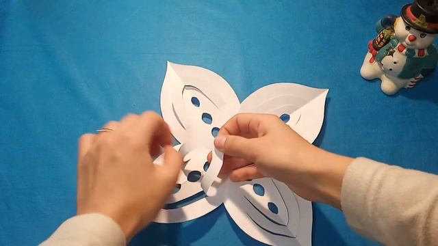 Как сделать объемную снежинку своими руками.