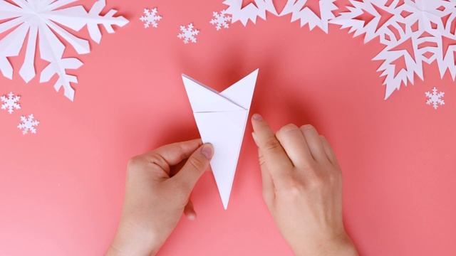 Легкие снежинки из бумаги для вырезания / Как сделать снежинку на Новый год / Шаблоны снежинок