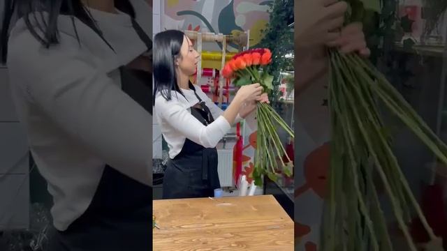 КАК СДЕЛАТЬ СЕРДЦЕ ИЗ РОЗ #shortvideo  #надежда #флористика #букетназаказ #короткиевидео  #цветы