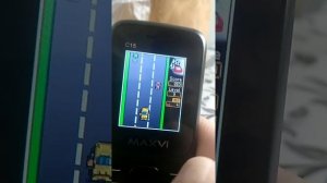 Установил рекорд 395 в игре гонки F1 на кнопочном телефоне Maxvi C15