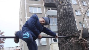 САМОДЕЛЬНЫЙ ТУРНИК ВО ДВОРЕ