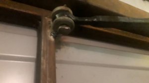 Линейный привод (актуатор) распашных гаражных ворот.