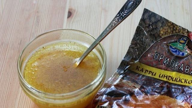Порционный салат с курицей и ананасом
