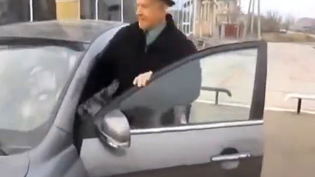 Пенсионеру подарили автомобиль за полцены от МММ 2012 смотреть онлайн