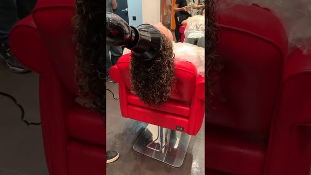 Процессе укладки на диффузор #curl #curlyhair #биозавивкаволос #curlyhair #завивкаволос #завивка