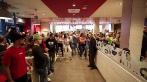Самый крутой флеш-моб в Киеве: Флешмоб на открытии KFC