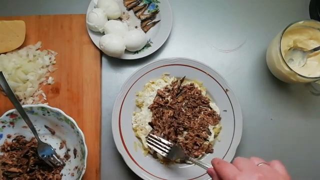 Салат "Рыбки в пруду" легко и просто.