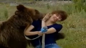 Нападение медведя на ЖУРНАЛИСТКУ! Не для слабонервных