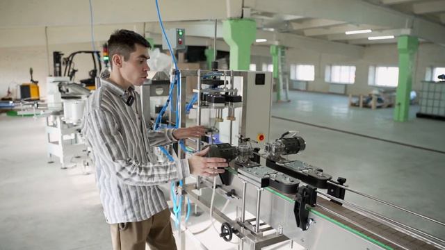 ЛИНИЯ РОЗЛИВА ДЛЯ ТАРЫ 02  5 Л  Блок розлива АБР 59 Укупор АБУ2  Этикетировщик ЭМ7  ПрактикМ