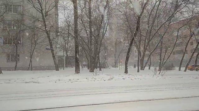 Очень сильный снегопад в Москве❄❄❄. 3 декабря 2023г. смотреть онлайн