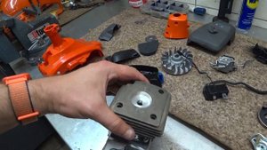 Що в середині Husqvarna 129R ? Повна розборка
