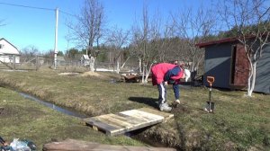 Женскими руками делаю мостки на даче.(Весна 2024)