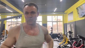 Тренировка ударов локтями .