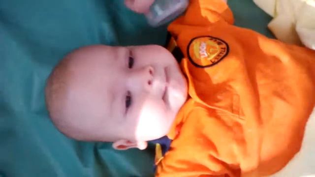 Егор пьёт воду из бутылки смотреть онлайн