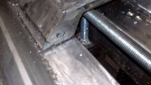 Самодельная задняя бабка для самодельного токарного станка.