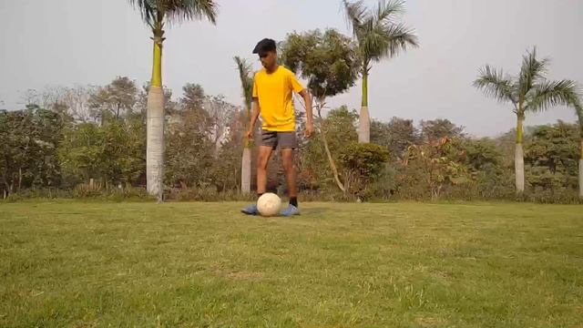 Best 3 dribbling skills to destroy a defender easily ?❤️?☠️ how to beat a defender ?⚡ #soccer смотреть онлайн