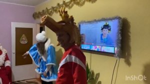 К нам пришёл?Дед Мороз и Снегурочка ✨ Звёзды Мариника и Софи