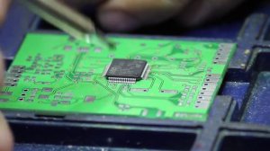 Пайка обычным жалом микросхем с шагом 0.5 мм