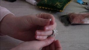 Винтажное украшение в прическу с перьями и бусинами